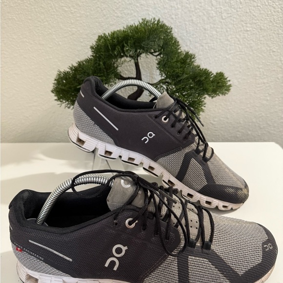 On Running Men's Black and White Athletic Shoes - Picture 3 of 10